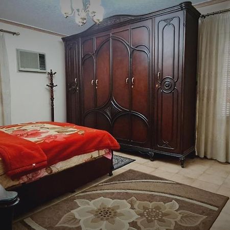 Comfy 3 Bedrooms Apartment In Cairo 87 Екстериор снимка