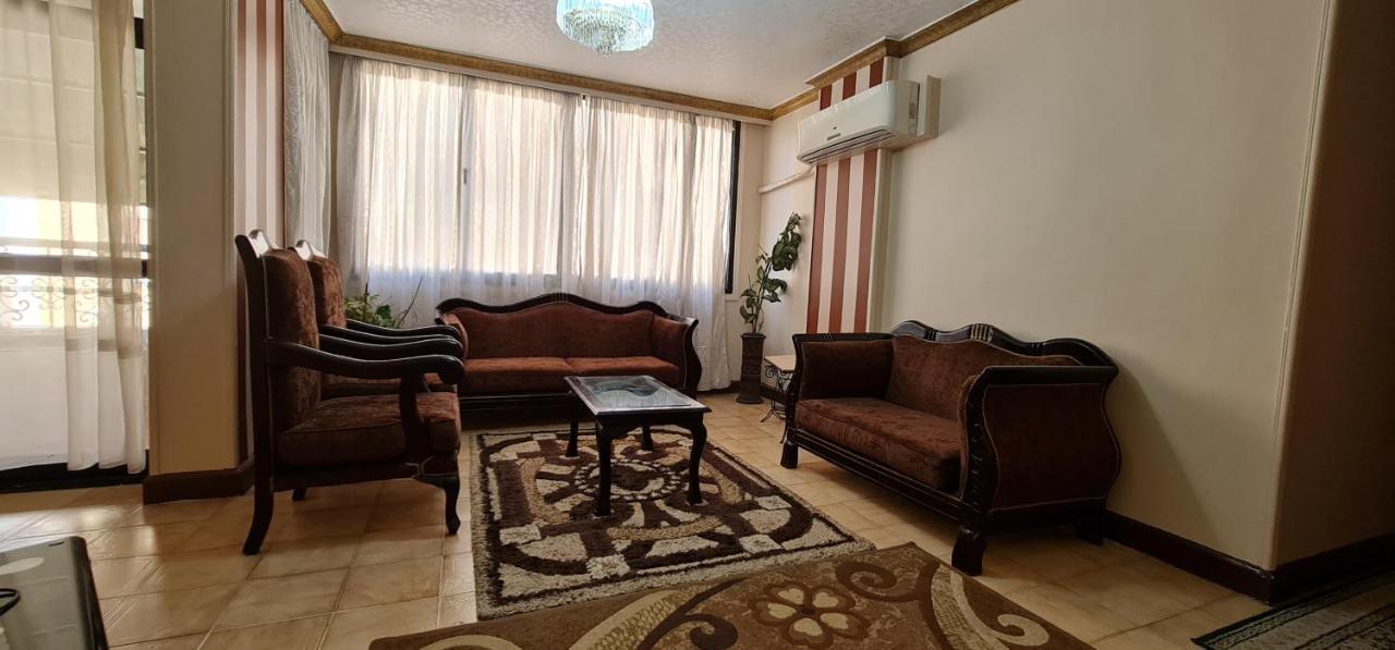 Comfy 3 Bedrooms Apartment In Cairo 87 Екстериор снимка